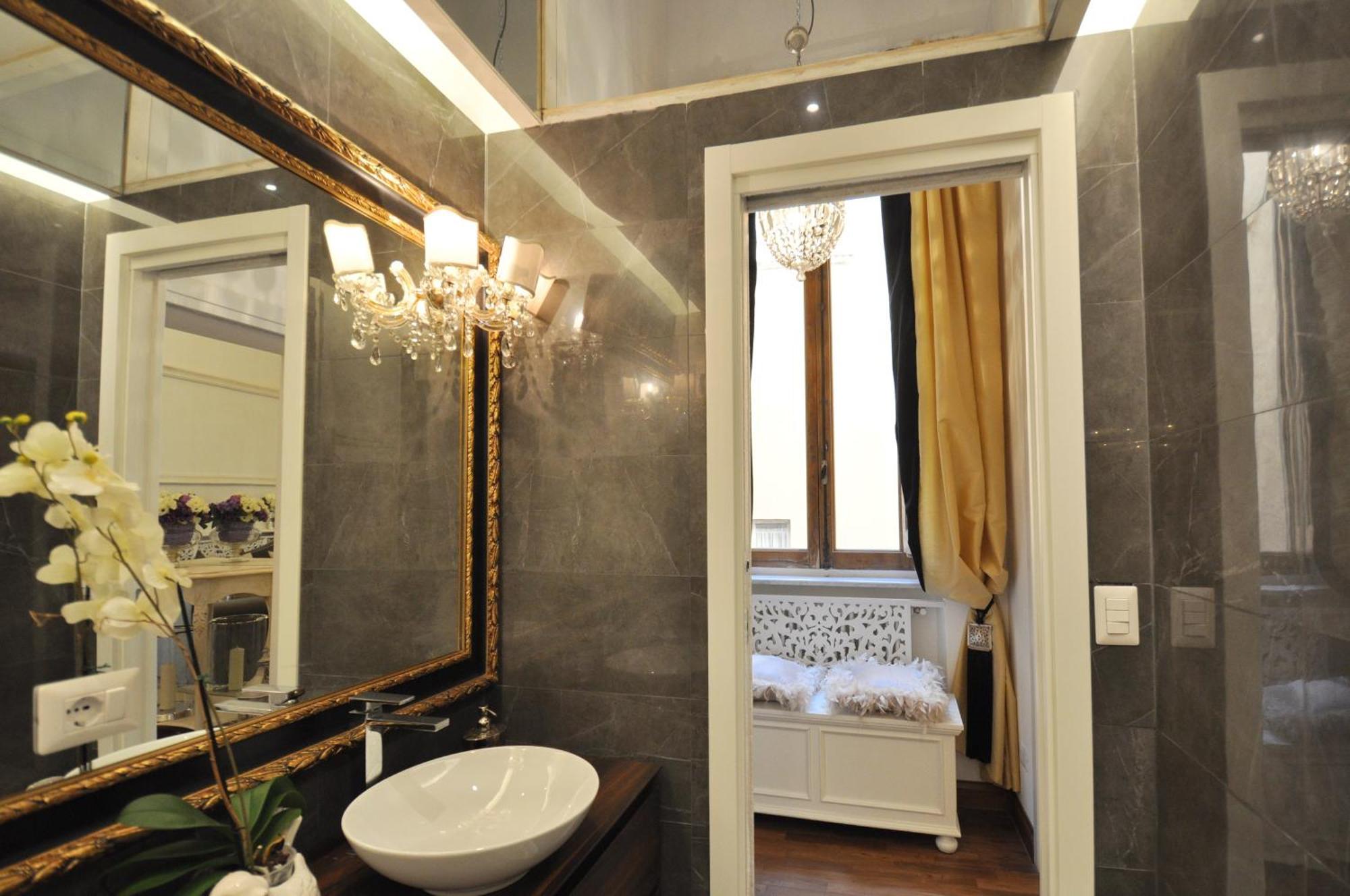 Luxury Navona By Flatinrome *